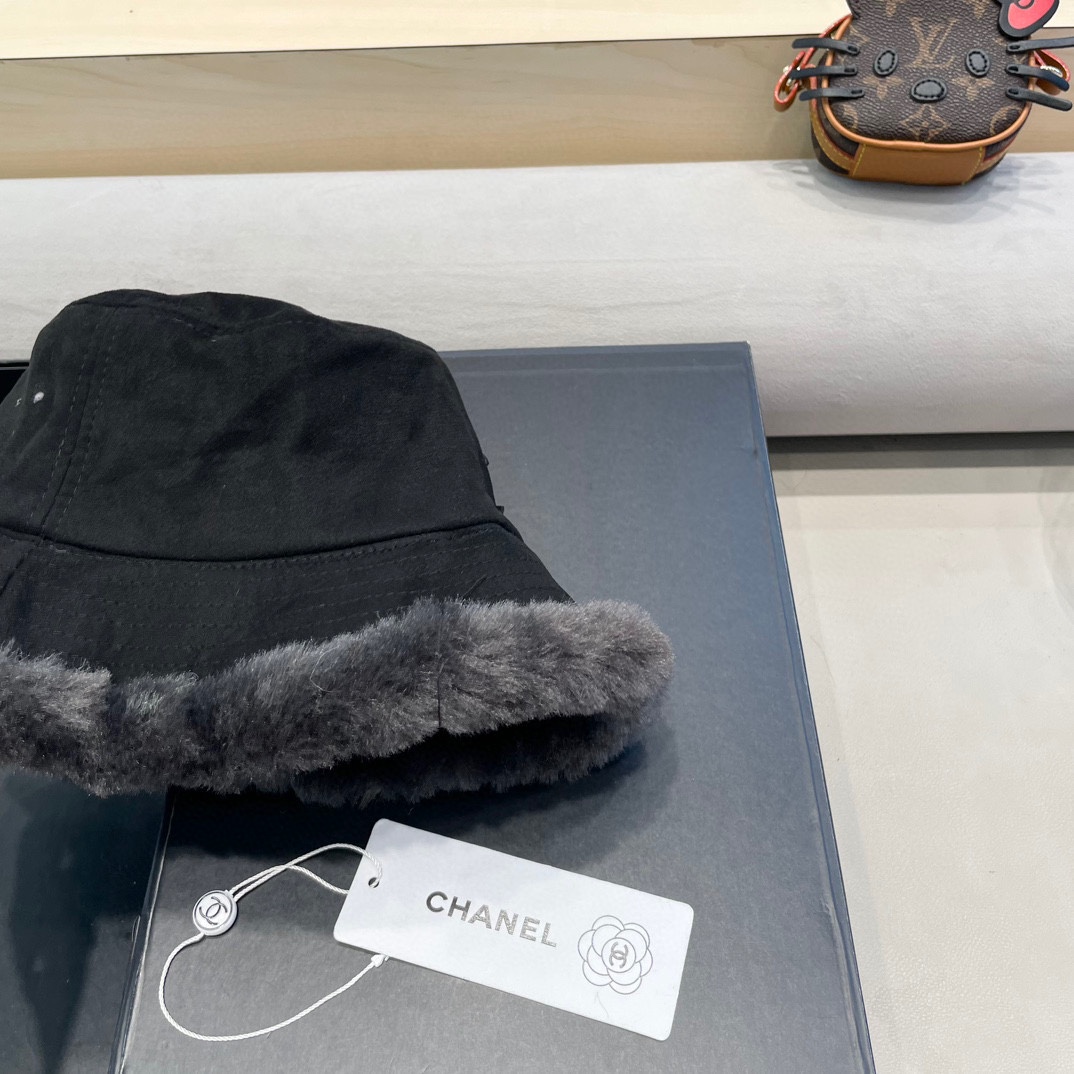 Chanel麂皮绒渔夫帽女秋冬季韩版保暖毛绒帽子显脸小加厚防寒素颜盆帽潮