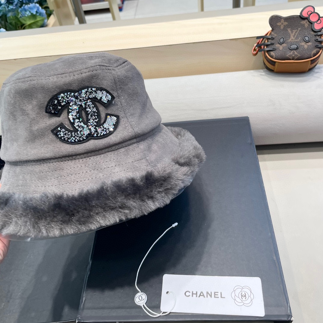 Chanel麂皮绒渔夫帽女秋冬季韩版保暖毛绒帽子显脸小加厚防寒素颜盆帽潮