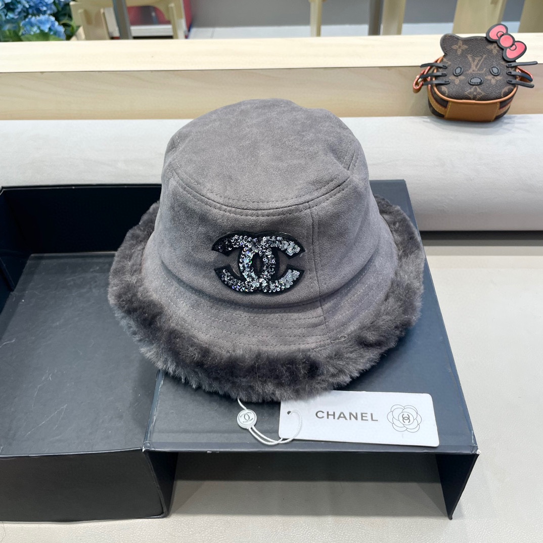 Chanel麂皮绒渔夫帽女秋冬季韩版保暖毛绒帽子显脸小加厚防寒素颜盆帽潮