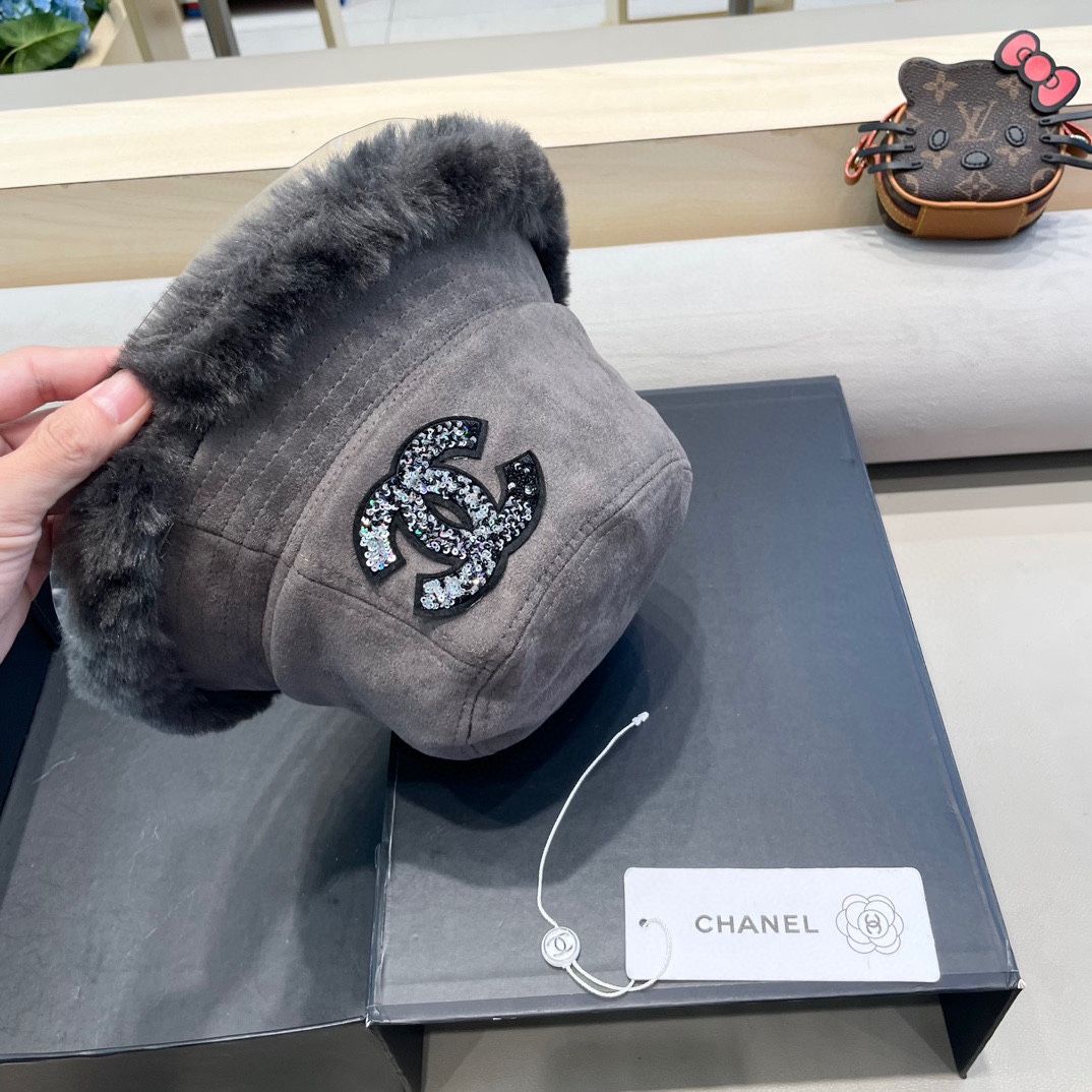 Chanel麂皮绒渔夫帽女秋冬季韩版保暖毛绒帽子显脸小加厚防寒素颜盆帽潮