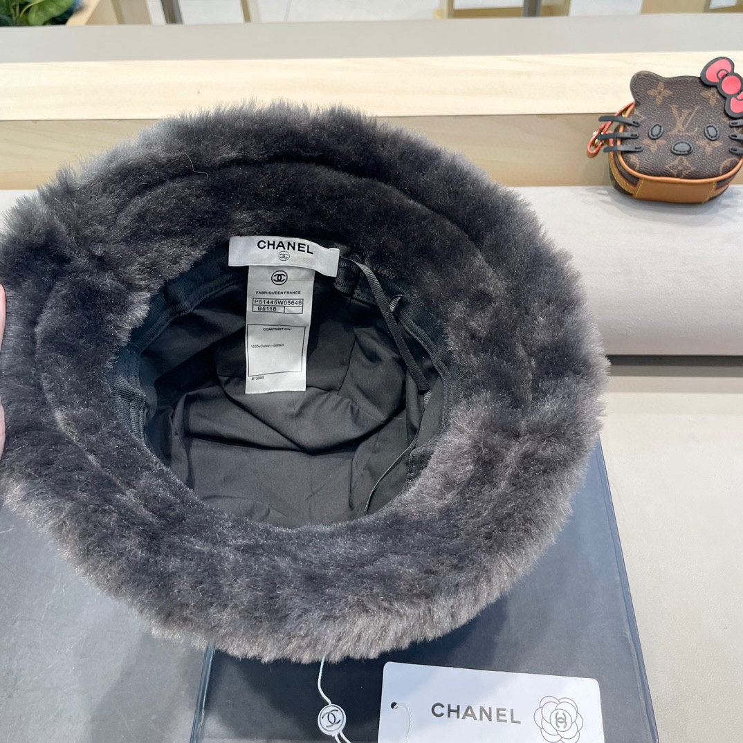 Chanel麂皮绒渔夫帽女秋冬季韩版保暖毛绒帽子显脸小加厚防寒素颜盆帽潮