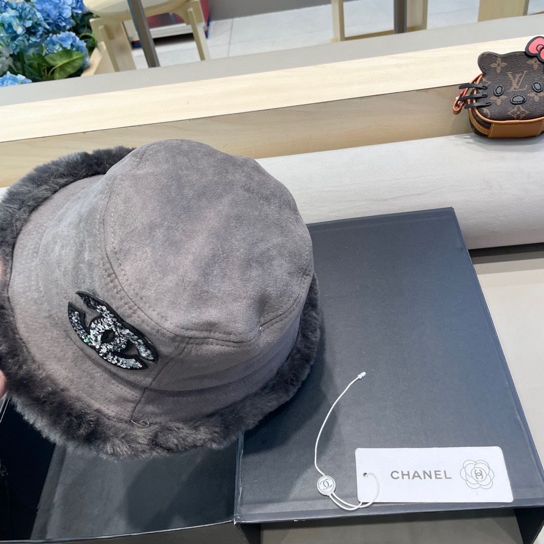 Chanel麂皮绒渔夫帽女秋冬季韩版保暖毛绒帽子显脸小加厚防寒素颜盆帽潮