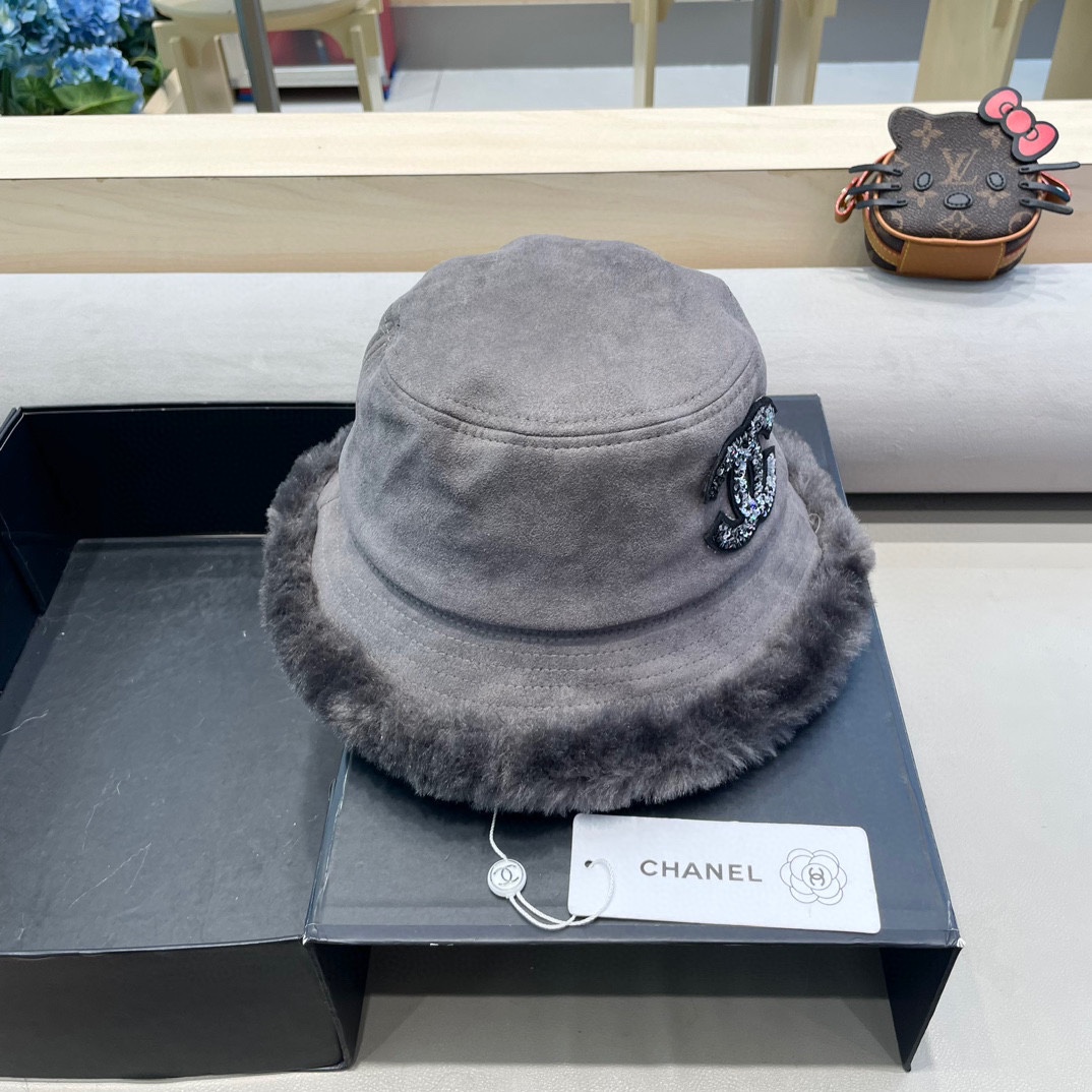 Chanel麂皮绒渔夫帽女秋冬季韩版保暖毛绒帽子显脸小加厚防寒素颜盆帽潮