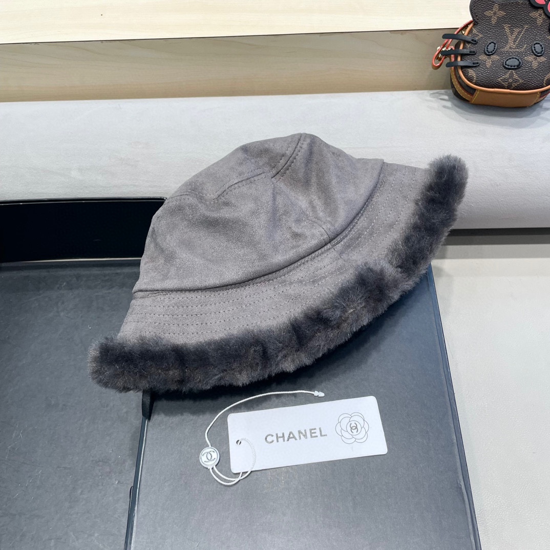 Chanel麂皮绒渔夫帽女秋冬季韩版保暖毛绒帽子显脸小加厚防寒素颜盆帽潮