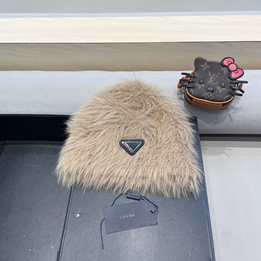NO:617723,PRADA Prada niche design ~ sweet ear protection plush hat for women winter new cold-proof versatile knitted hat Baotou hat fisherman hat baseball cap knitted hat, hat, prada, prada, espadrilles, hats19860909PRADA普拉达小众设计~甜美护耳毛绒帽女冬季新款防寒百搭针织帽包头帽帽子渔夫帽棒球帽针织帽,帽子,prada,prada,espadrilles,hats,hat