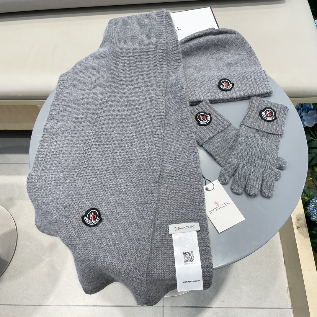 蒙口moncler【羊毛套装帽子-帽子➕围巾+手套🧤】经典套装帽子！成分：70%羊毛➕30%兔毛。暖暖哒