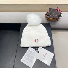 Moncler蒙口兔毛羊毛针织厚翻边毛线帽 年末重磅高颜值仙女针织帽,超仙的安哥拉兔羊毛, 色系很甜美,巨百搭,不挑头型 Moncler蒙口兔毛羊毛针织厚翻边毛线帽 年末重磅高颜值仙女针织帽,超仙的安哥拉兔羊毛, 色系很甜美,巨百搭,不挑头型