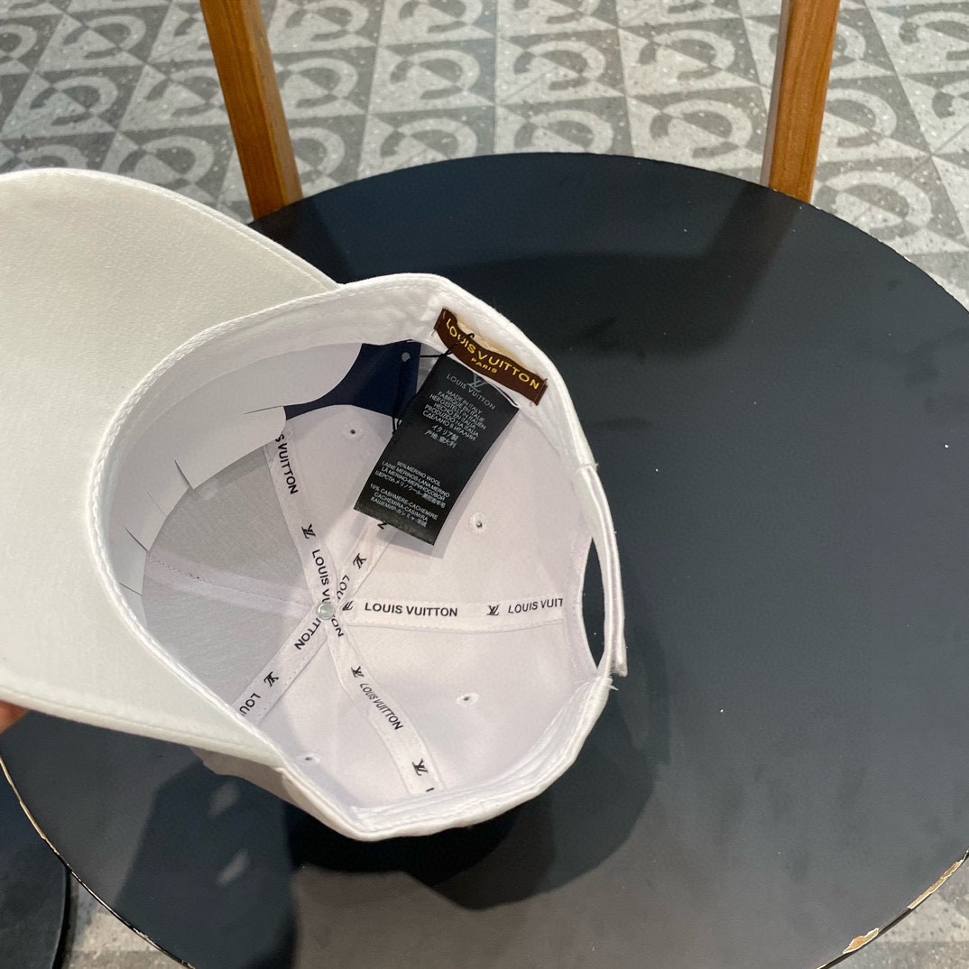  LV路易威登原单刺绣棒球帽  专柜热卖款纯棉内里，轻盈透气。完美版型，对格精准无误，原厂品质，独家实物