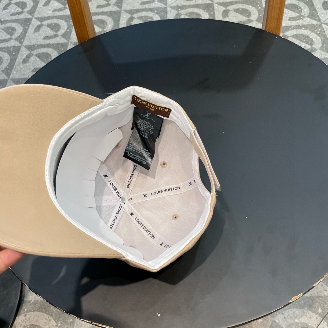  LV路易威登原单刺绣棒球帽  专柜热卖款纯棉内里，轻盈透气。完美版型，对格精准无误，原厂品质，独家实物