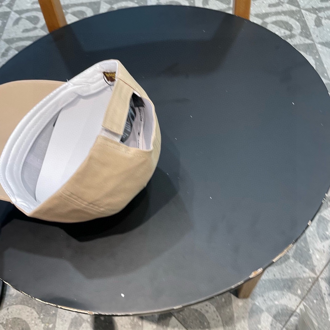  LV路易威登原单刺绣棒球帽  专柜热卖款纯棉内里，轻盈透气。完美版型，对格精准无误，原厂品质，独家实物