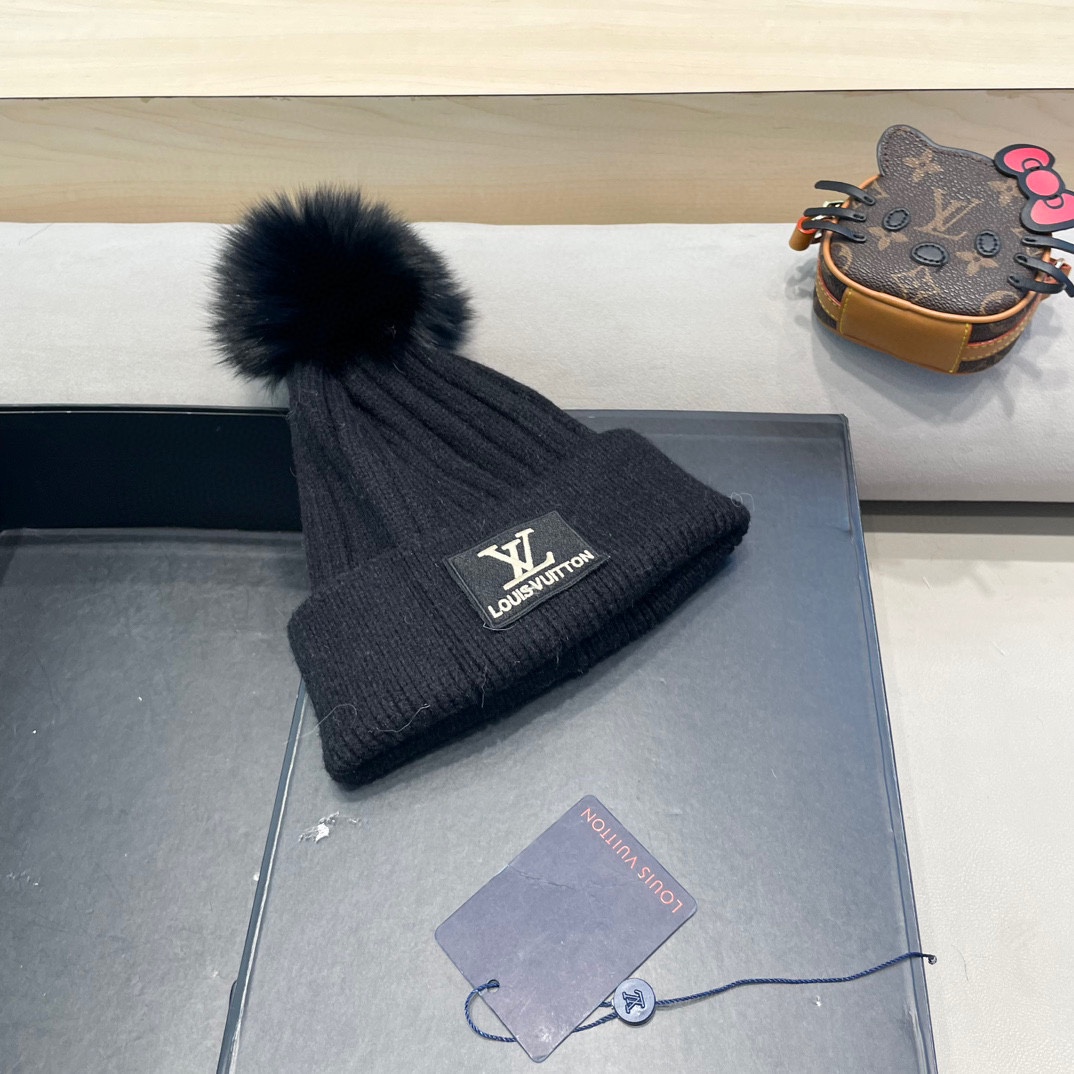 🔥Lv 路易威登秋冬新款针织毛线帽 非常百搭 男女通用 亲们可以看细节，车工整齐 透气舒适，采用进口毛线料！潮人必备！