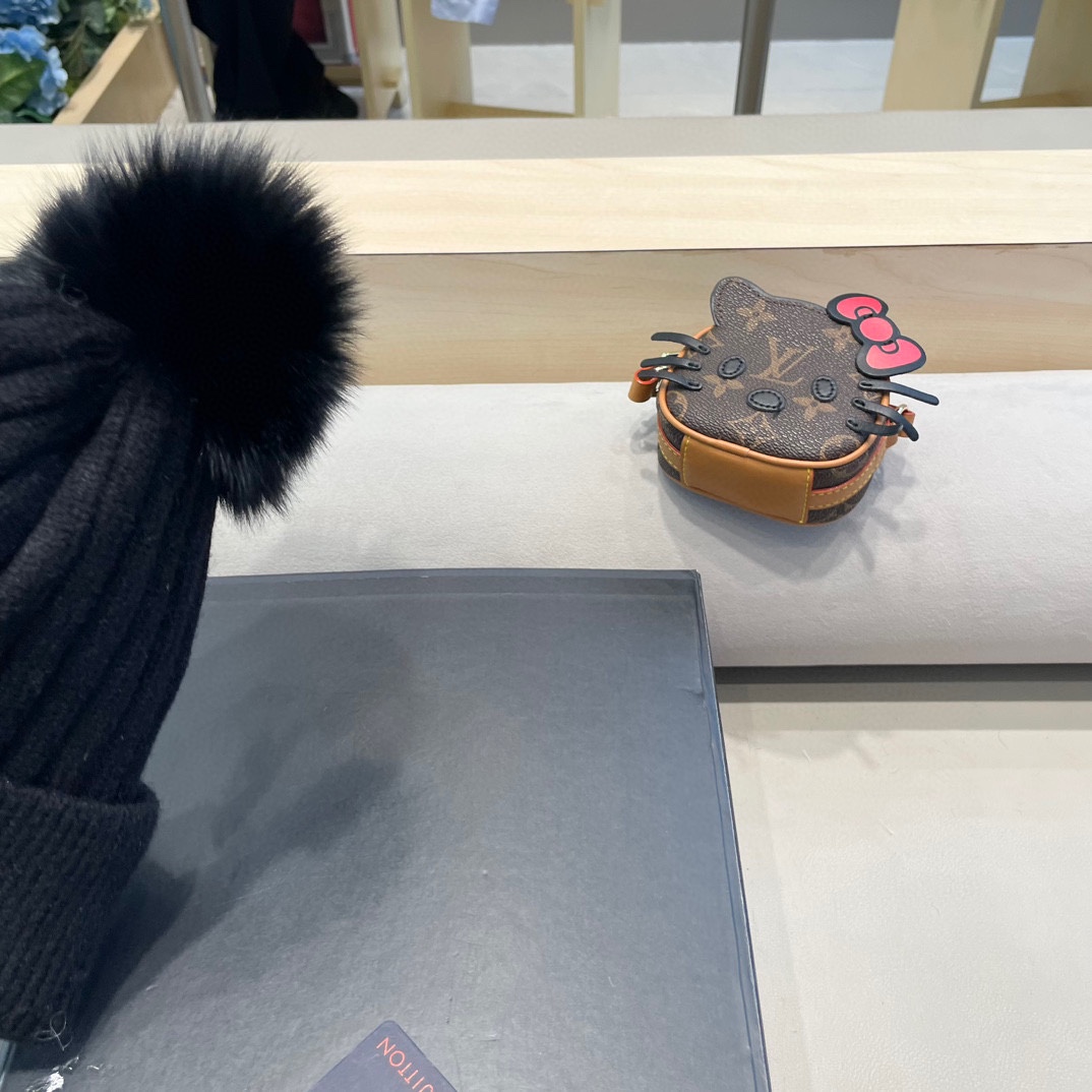 🔥Lv 路易威登秋冬新款针织毛线帽 非常百搭 男女通用 亲们可以看细节，车工整齐 透气舒适，采用进口毛线料！潮人必备！