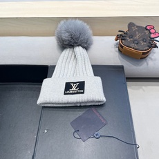 🔥Lv 路易威登秋冬新款针织毛线帽 非常百搭 男女通用 亲们可以看细节,车工整齐 透气舒适,采用进口毛线料!潮人必备! 🔥Lv 路易威登秋冬新款针织毛线帽 非常百搭 男女通用 亲们可以看细节,车工整齐 透气舒适,采用进口毛线料!潮人必备!