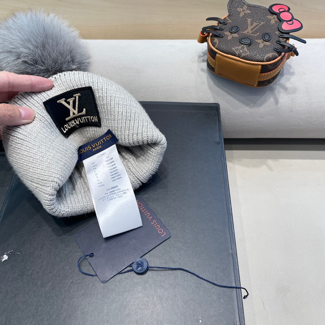 🔥Lv 路易威登秋冬新款针织毛线帽 非常百搭 男女通用 亲们可以看细节，车工整齐 透气舒适，采用进口毛线料！潮人必备！