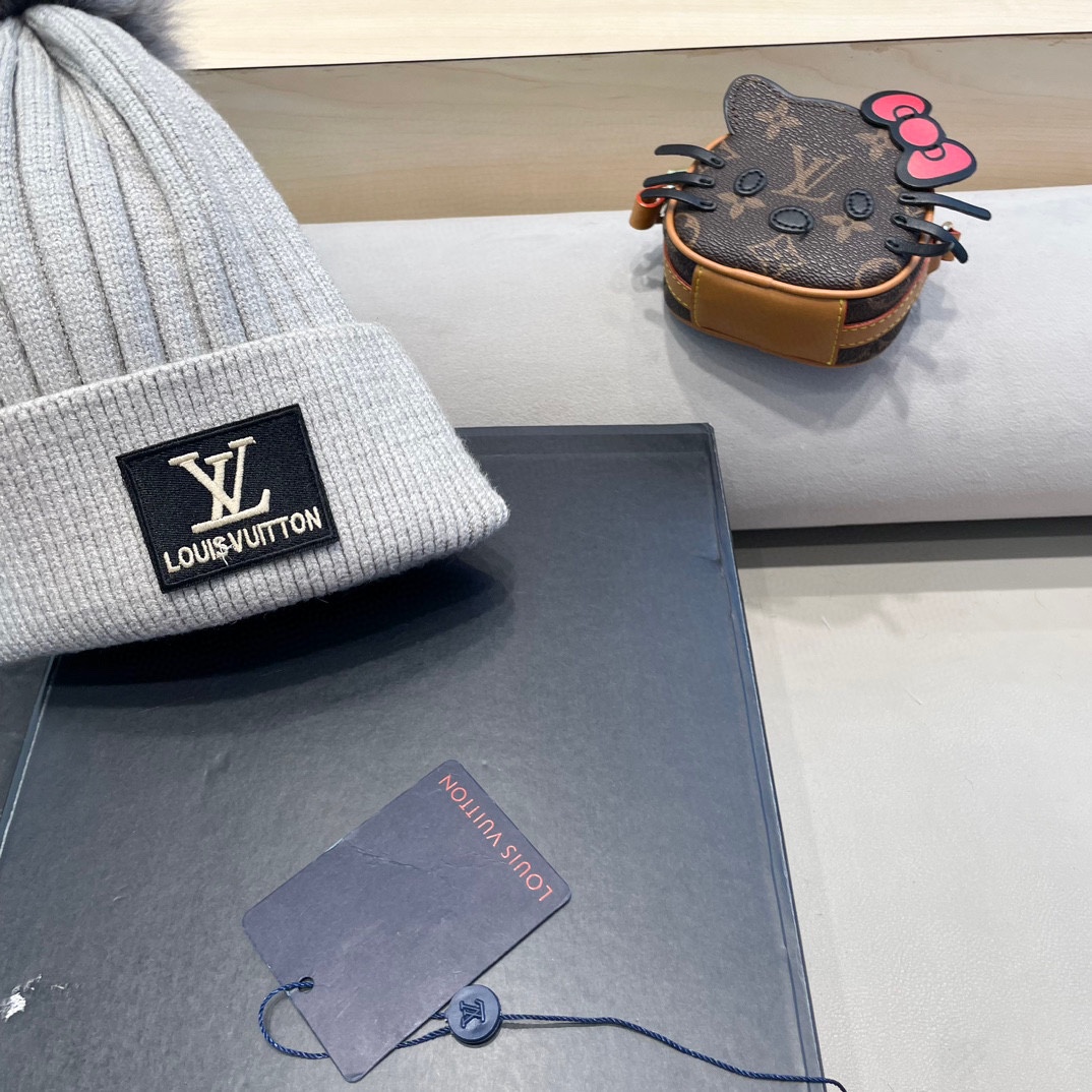 🔥Lv 路易威登秋冬新款针织毛线帽 非常百搭 男女通用 亲们可以看细节，车工整齐 透气舒适，采用进口毛线料！潮人必备！