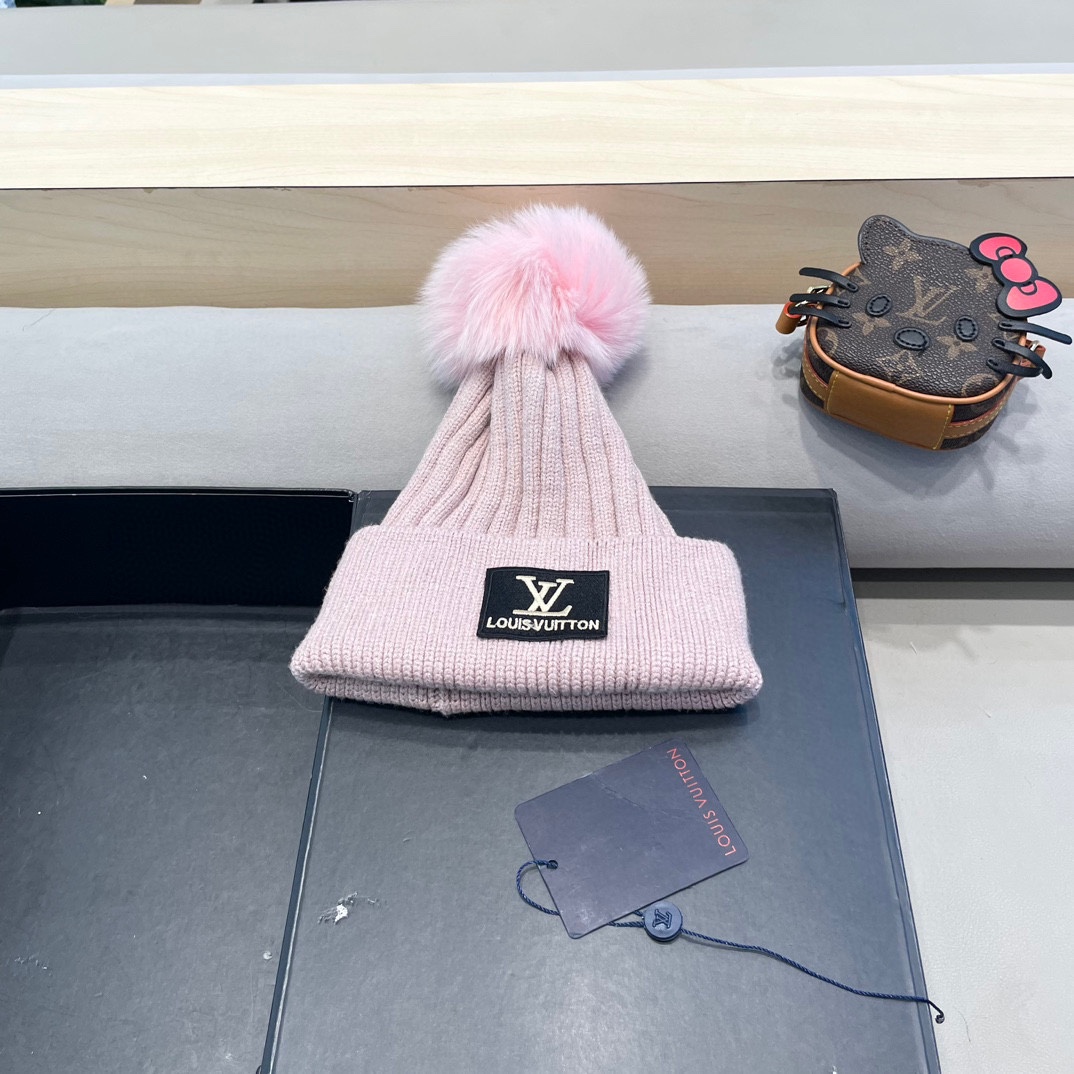 🔥Lv 路易威登秋冬新款针织毛线帽 非常百搭 男女通用 亲们可以看细节,车工整齐 透气舒适,采用进口毛线料!潮人必备! 🔥Lv 路易威登秋冬新款针织毛线帽 非常百搭 男女通用 亲们可以看细节,车工整齐 透气舒适,采用进口毛线料!潮人必备!