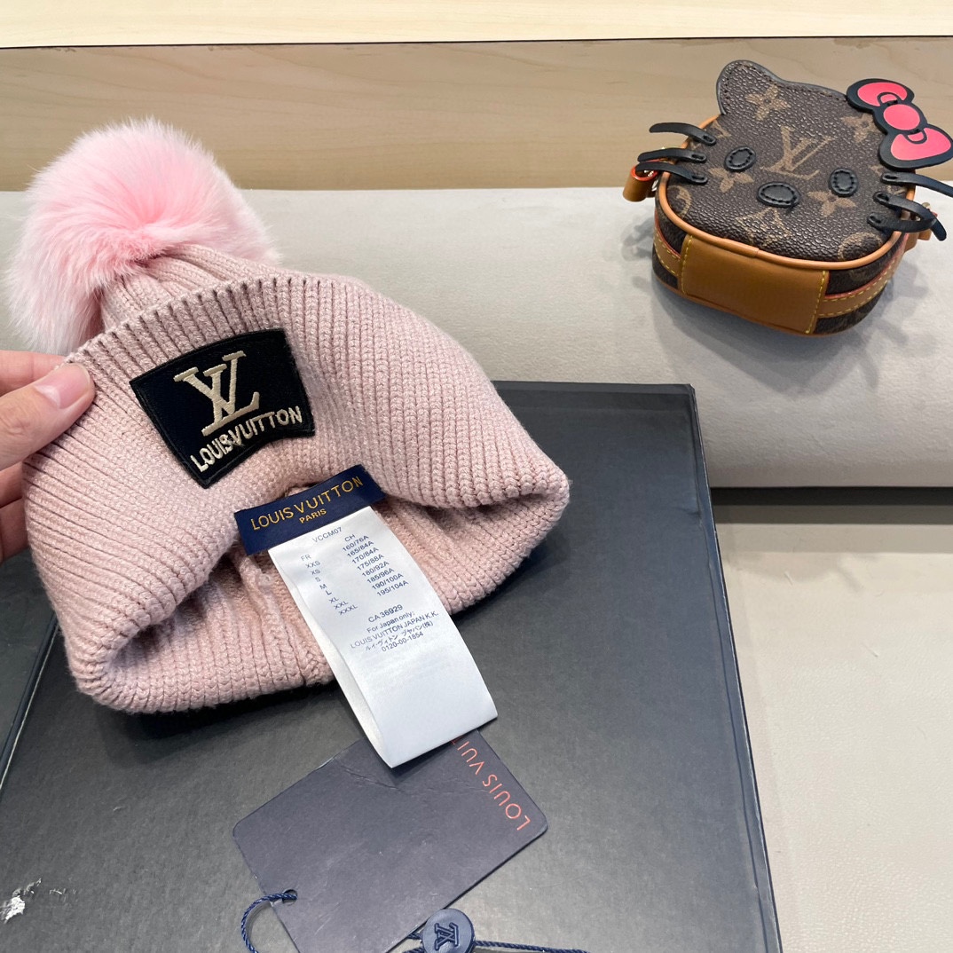 🔥Lv 路易威登秋冬新款针织毛线帽 非常百搭 男女通用 亲们可以看细节，车工整齐 透气舒适，采用进口毛线料！潮人必备！