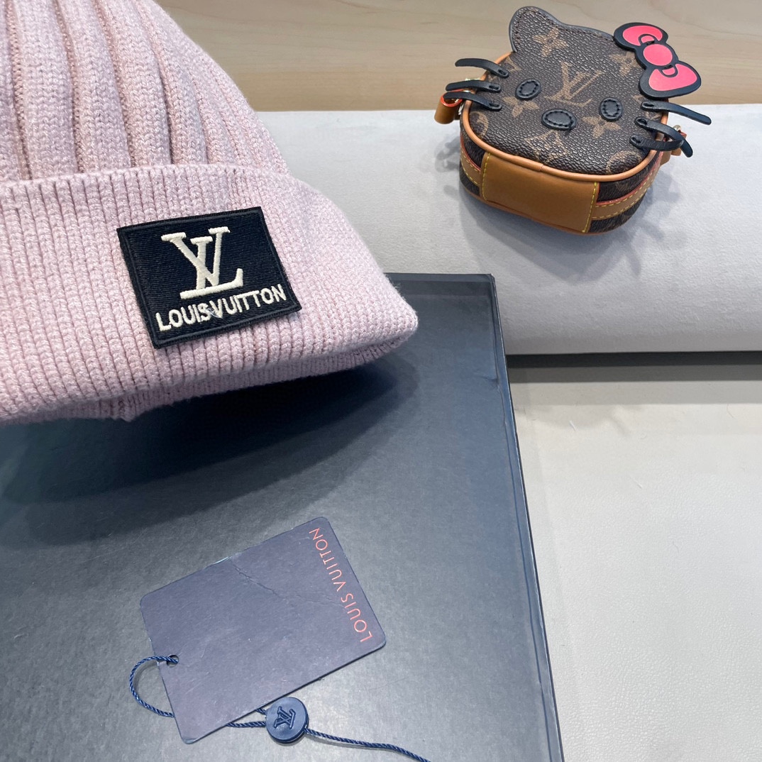 🔥Lv 路易威登秋冬新款针织毛线帽 非常百搭 男女通用 亲们可以看细节，车工整齐 透气舒适，采用进口毛线料！潮人必备！