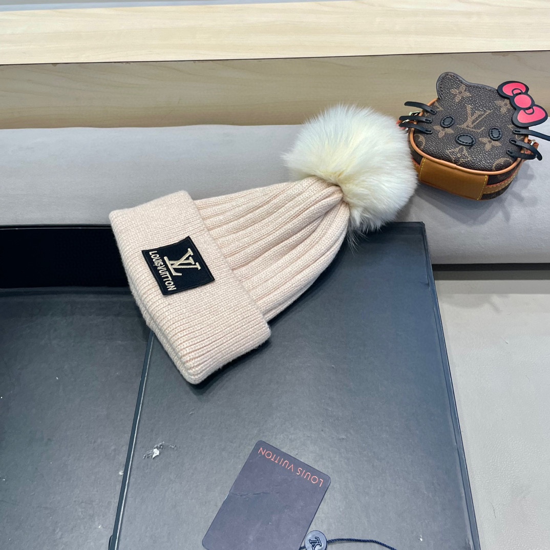 🔥Lv 路易威登秋冬新款针织毛线帽 非常百搭 男女通用 亲们可以看细节，车工整齐 透气舒适，采用进口毛线料！潮人必备！