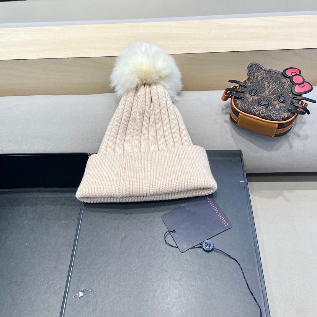 🔥Lv 路易威登秋冬新款针织毛线帽 非常百搭 男女通用 亲们可以看细节，车工整齐 透气舒适，采用进口毛线料！潮人必备！