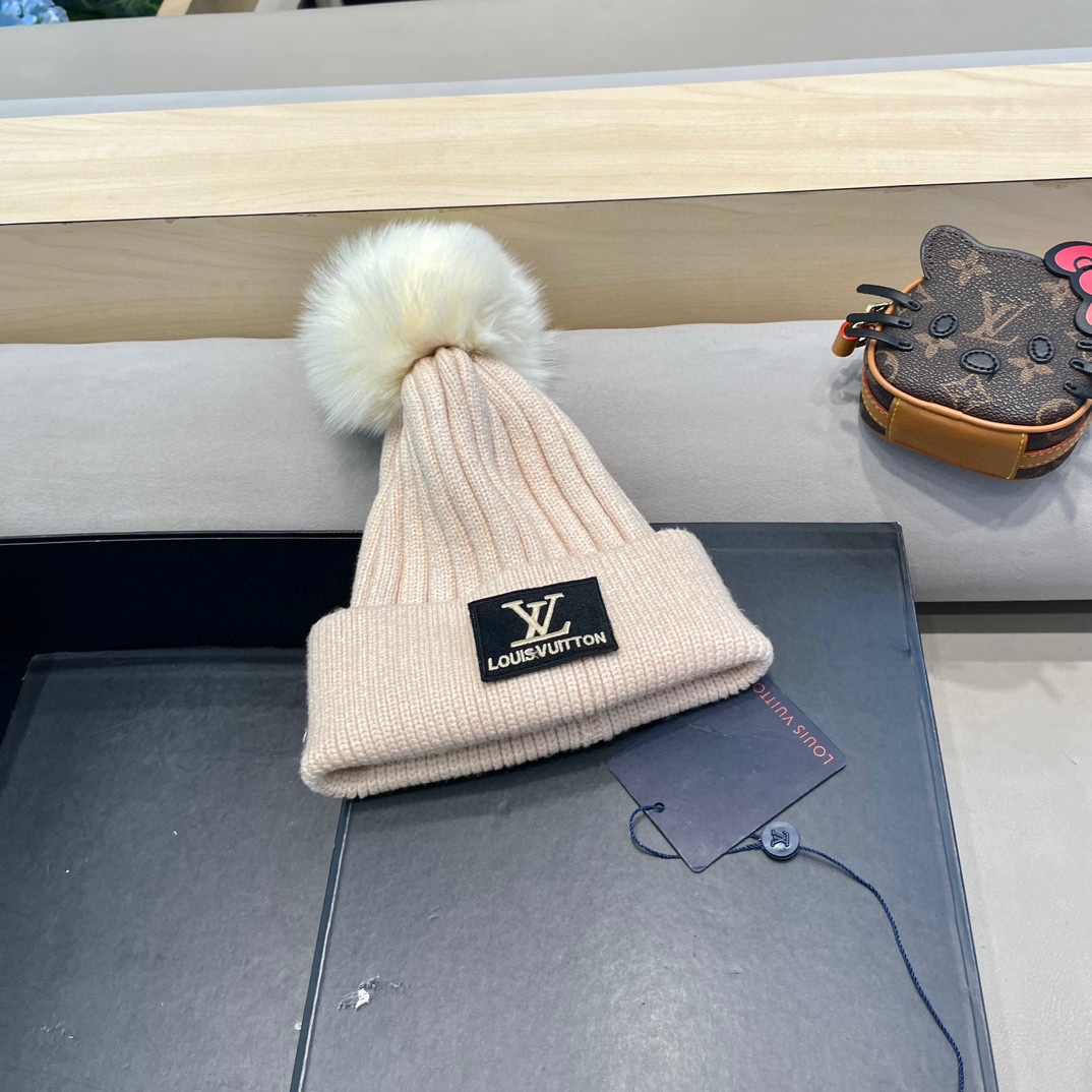 🔥Lv 路易威登秋冬新款针织毛线帽 非常百搭 男女通用 亲们可以看细节，车工整齐 透气舒适，采用进口毛线料！潮人必备！