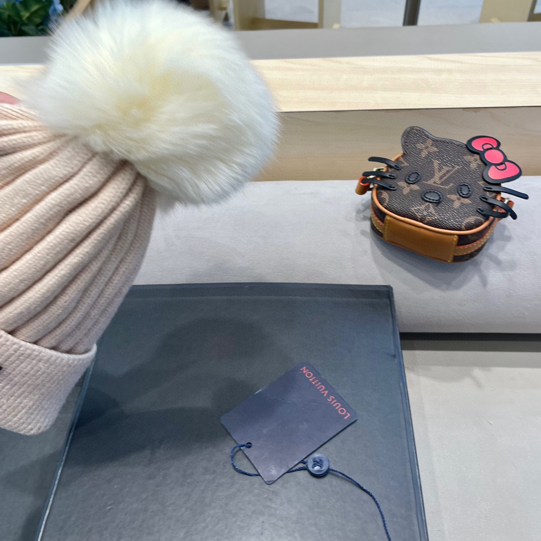 🔥Lv 路易威登秋冬新款针织毛线帽 非常百搭 男女通用 亲们可以看细节，车工整齐 透气舒适，采用进口毛线料！潮人必备！