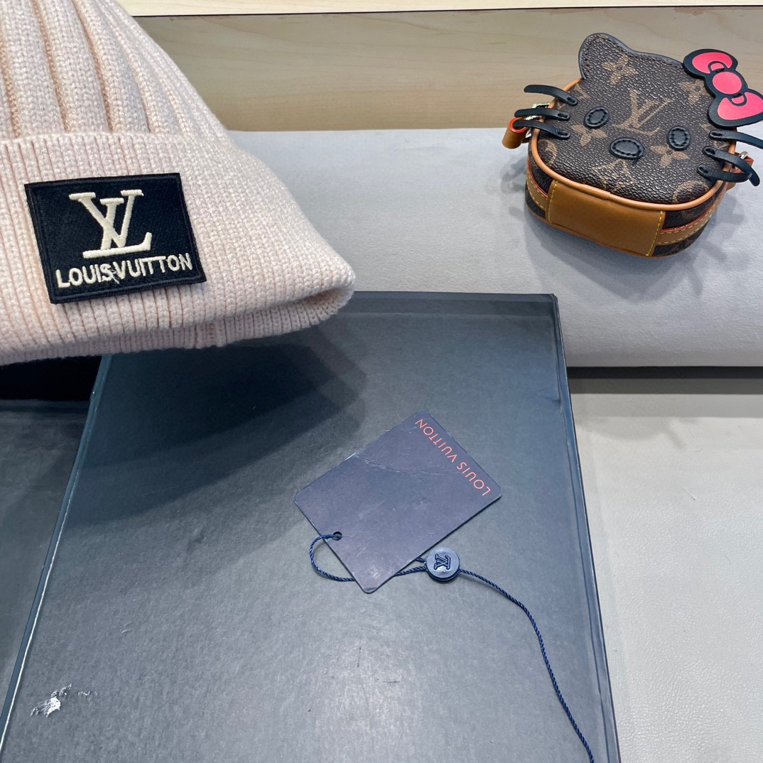 🔥Lv 路易威登秋冬新款针织毛线帽 非常百搭 男女通用 亲们可以看细节，车工整齐 透气舒适，采用进口毛线料！潮人必备！