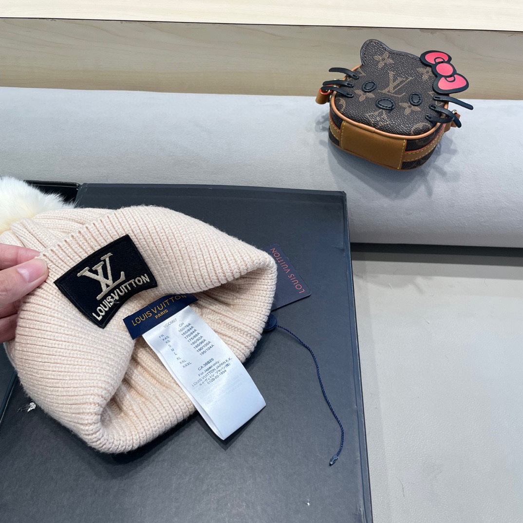 🔥Lv 路易威登秋冬新款针织毛线帽 非常百搭 男女通用 亲们可以看细节，车工整齐 透气舒适，采用进口毛线料！潮人必备！