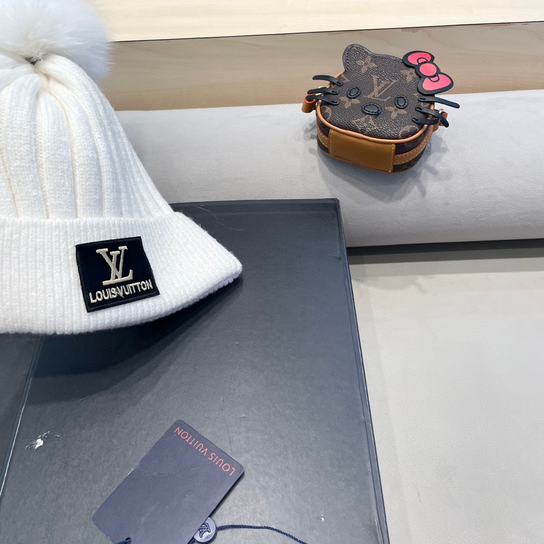 🔥Lv 路易威登秋冬新款针织毛线帽 非常百搭 男女通用 亲们可以看细节，车工整齐 透气舒适，采用进口毛线料！潮人必备！