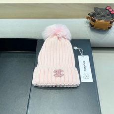 【CHANEL香奈儿】新款配狐狸毛球小香风毛球针织毛线帽,大牌系列,轻奢感满满 【CHANEL香奈儿】新款配狐狸毛球小香风毛球针织毛线帽,大牌系列,轻奢感满满