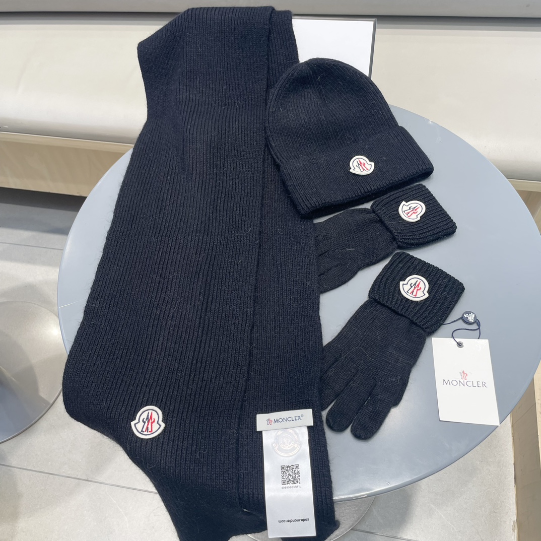 蒙口moncler【羊毛套装帽子-帽子➕围巾+手套🧤】经典套装帽子！成分：70%羊毛➕30%兔毛。暖暖哒