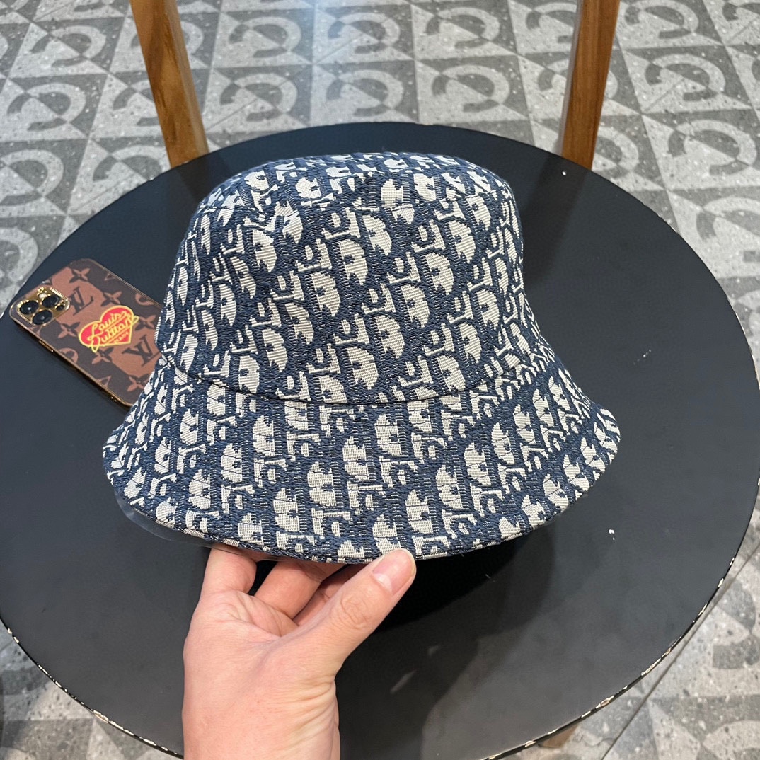  迪奥Dior👒 😍官网最新满印迪奥logo渔夫帽，防晒指数超高，特别显脸小，有型不软塌，可随意折叠，携