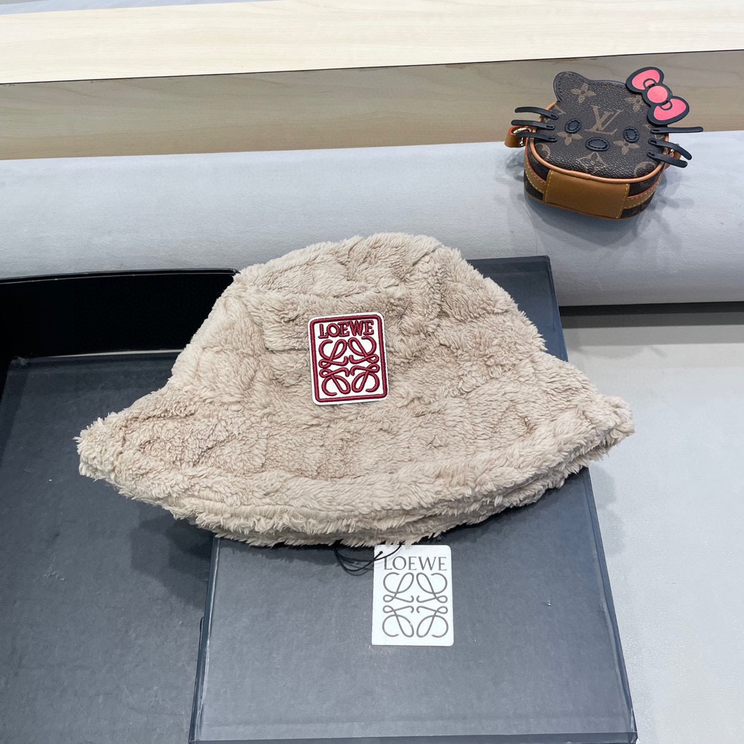 NO:216005,Loewe Loewe Big Head Planet Korean white plush fisherman hat big head hat women warm thick pot hat soft glutinous bucket hat fisherman hat baseball hat knit hat, hat, loewe, loewe, espadrilles, hats19860909罗意威loewe大头星球韩系白色毛绒渔夫帽大头围帽子女保暖加厚盆帽软糯水桶帽帽子渔夫帽棒球帽针织帽,帽子,loewe,loewe,espadrilles,hats,hat