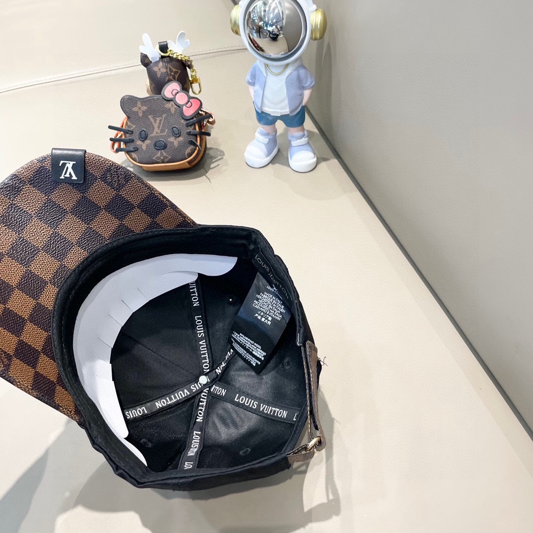    路易威登LouisVuitton新款牛仔棒球帽🧢  
LV棒球帽，简约大气，男女通用