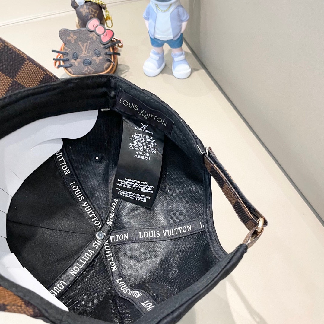    路易威登LouisVuitton新款牛仔棒球帽🧢  
LV棒球帽，简约大气，男女通用