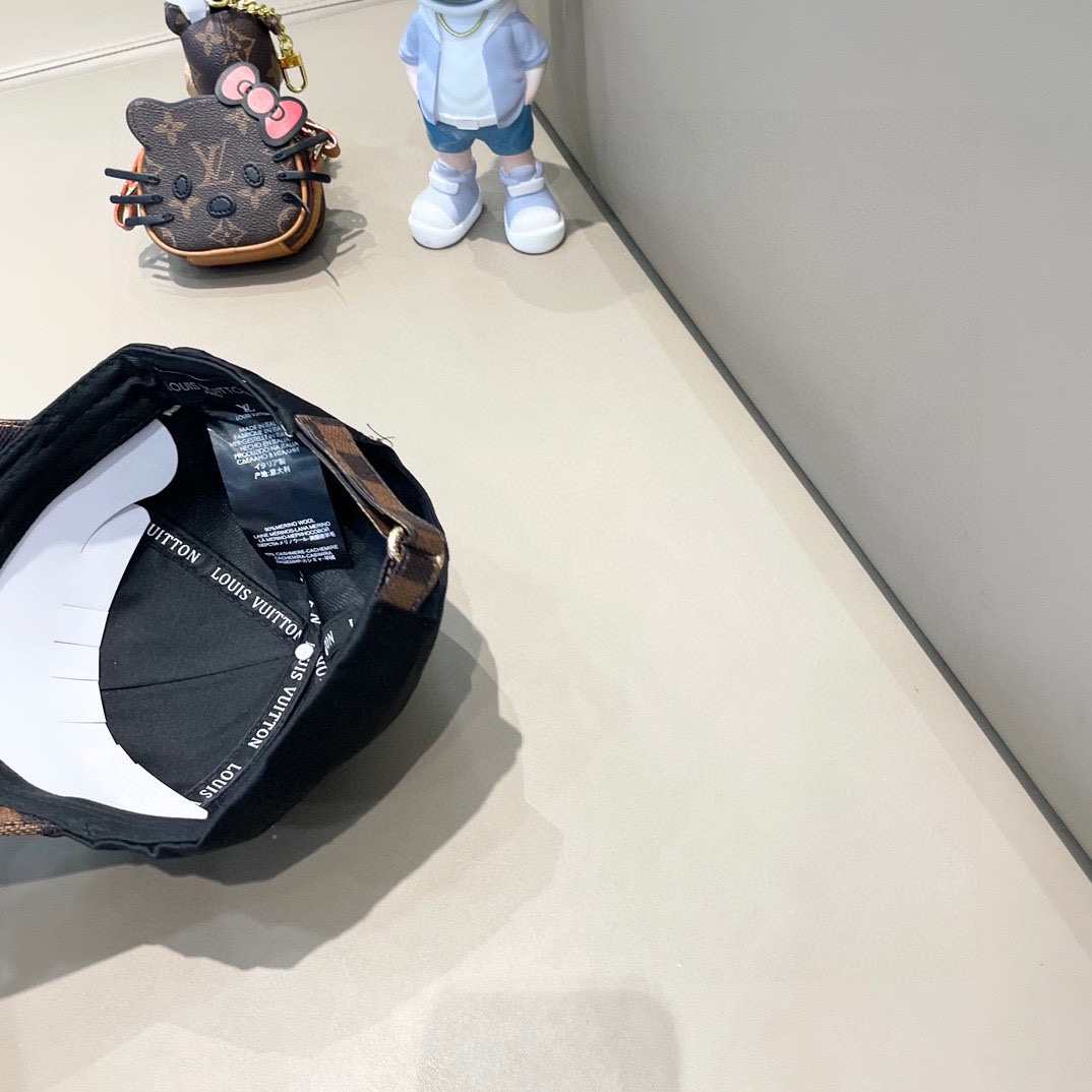    路易威登LouisVuitton新款牛仔棒球帽🧢  
LV棒球帽，简约大气，男女通用
