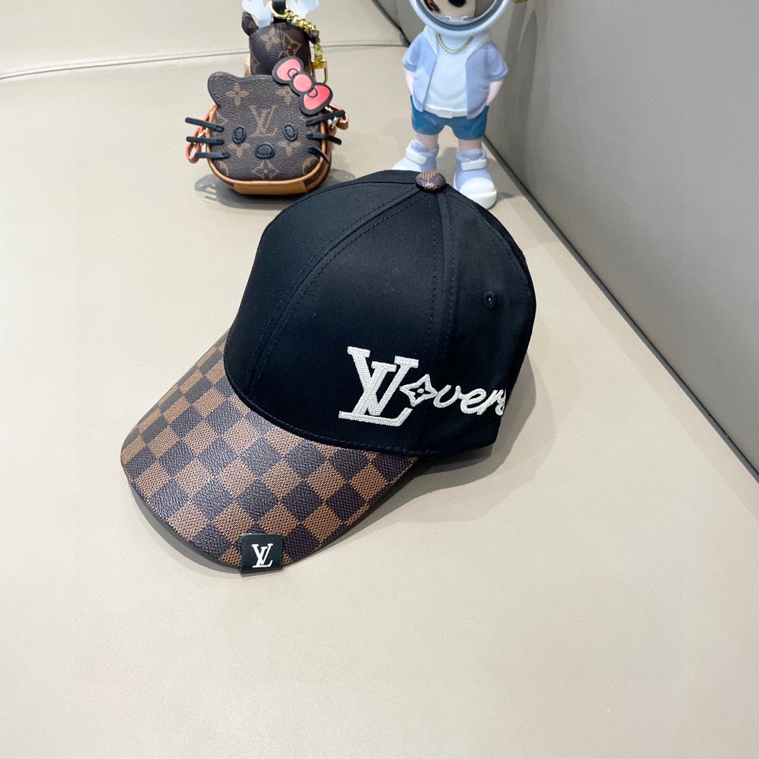    路易威登LouisVuitton新款牛仔棒球帽🧢  
LV棒球帽，简约大气，男女通用