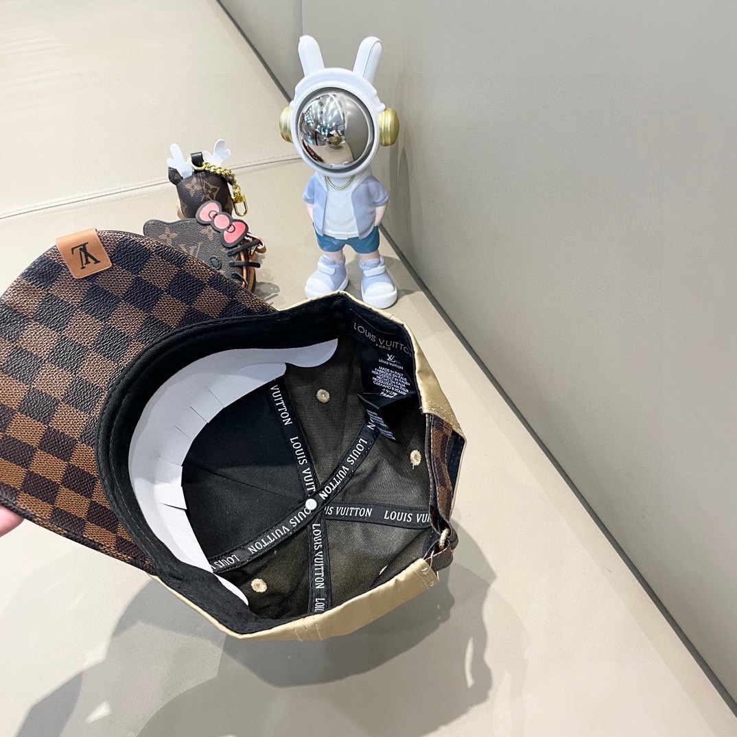    路易威登LouisVuitton新款牛仔棒球帽🧢  
LV棒球帽，简约大气，男女通用