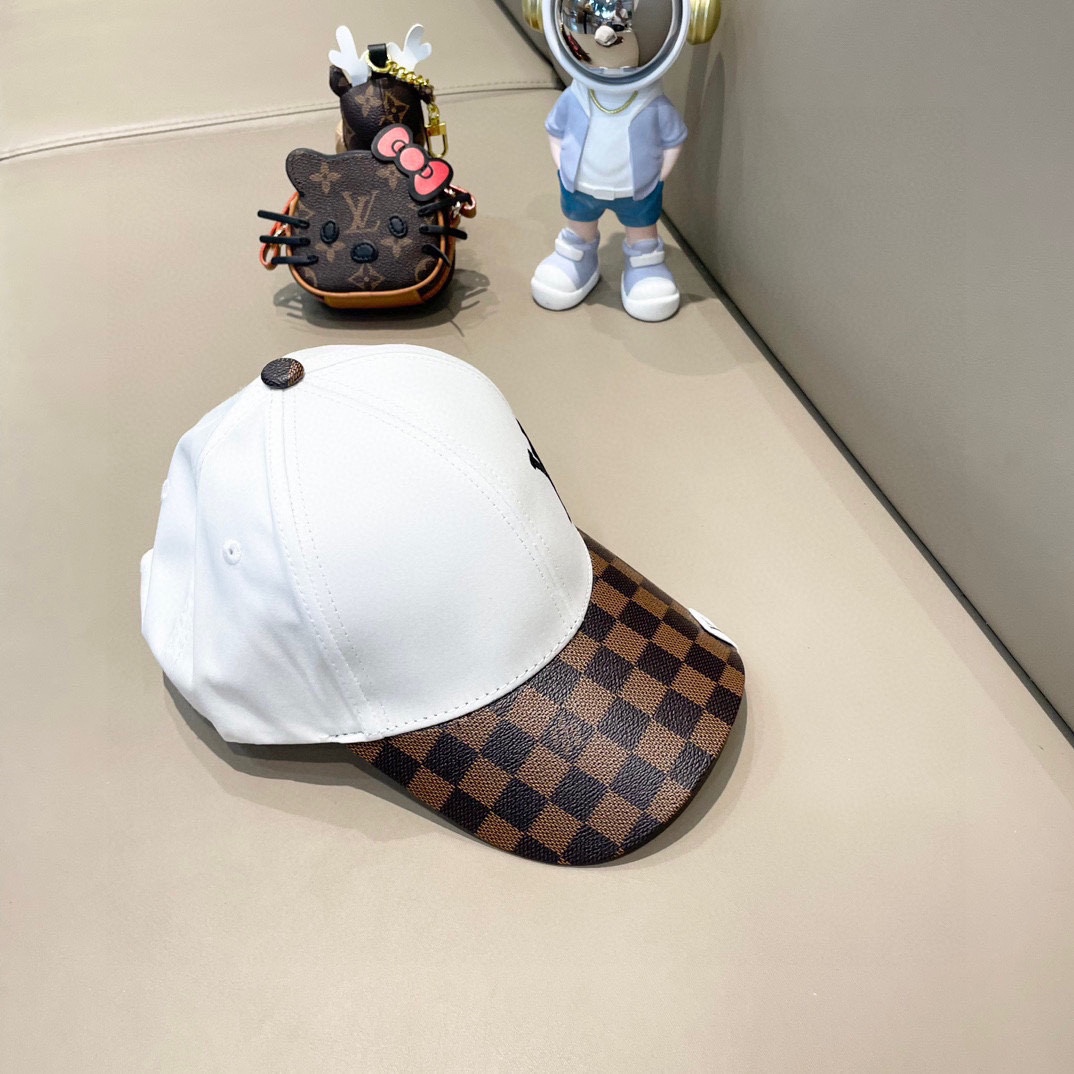    路易威登LouisVuitton新款牛仔棒球帽🧢  
LV棒球帽，简约大气，男女通用