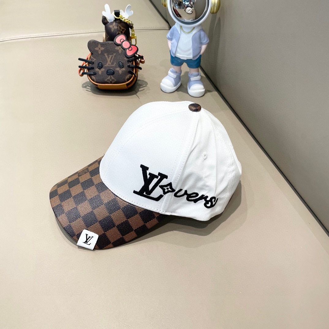    路易威登LouisVuitton新款牛仔棒球帽🧢  
LV棒球帽，简约大气，男女通用