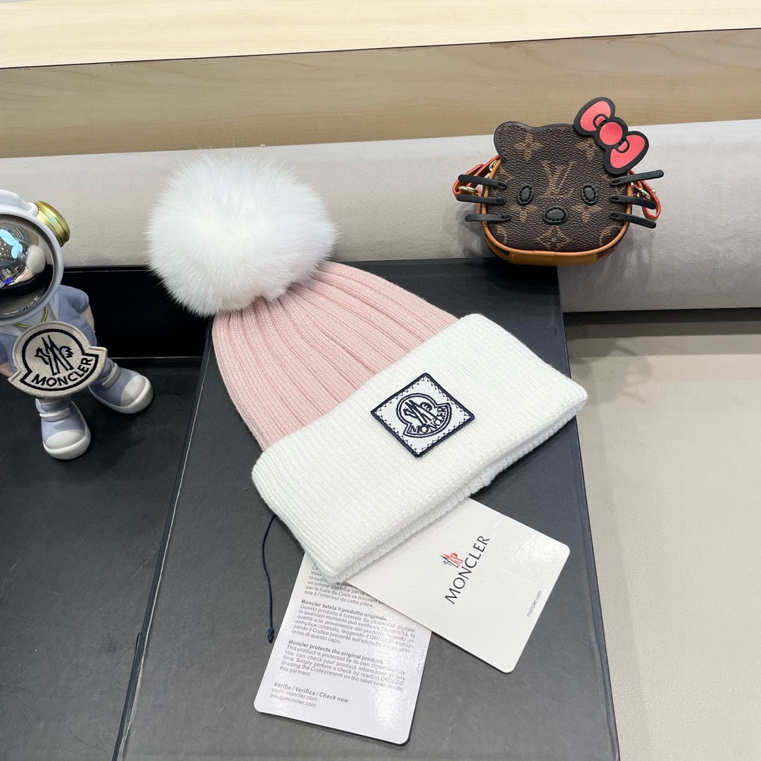 蒙口Moncler盟可睐💥官网经典针织帽，原单复刻.非常柔软亲肤，弹性很好💓有质感又非常百搭的款式~保暖的  羊绒毛线帽