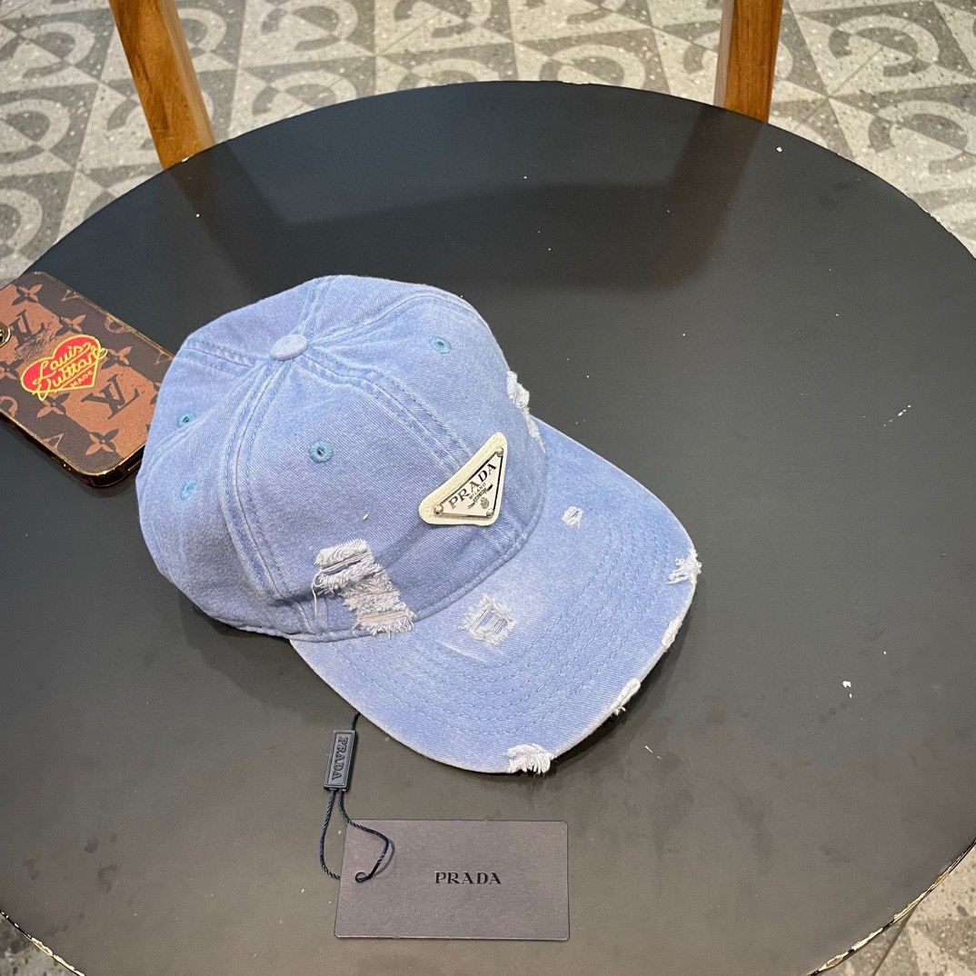  普拉达Prada 经典三角标棒球帽🧢万能必留款 戴一万年都好看 日常刚需 颜色完美 帽型正点 简直谁戴