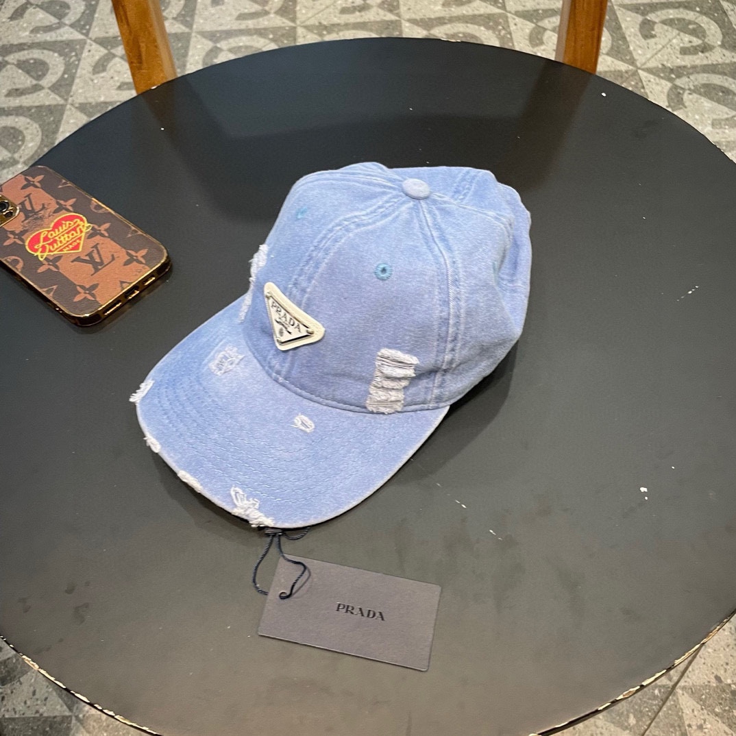  普拉达Prada 经典三角标棒球帽🧢万能必留款 戴一万年都好看 日常刚需 颜色完美 帽型正点 简直谁戴