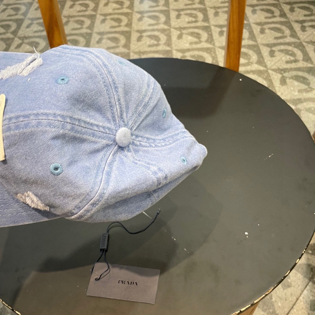  普拉达Prada 经典三角标棒球帽🧢万能必留款 戴一万年都好看 日常刚需 颜色完美 帽型正点 简直谁戴