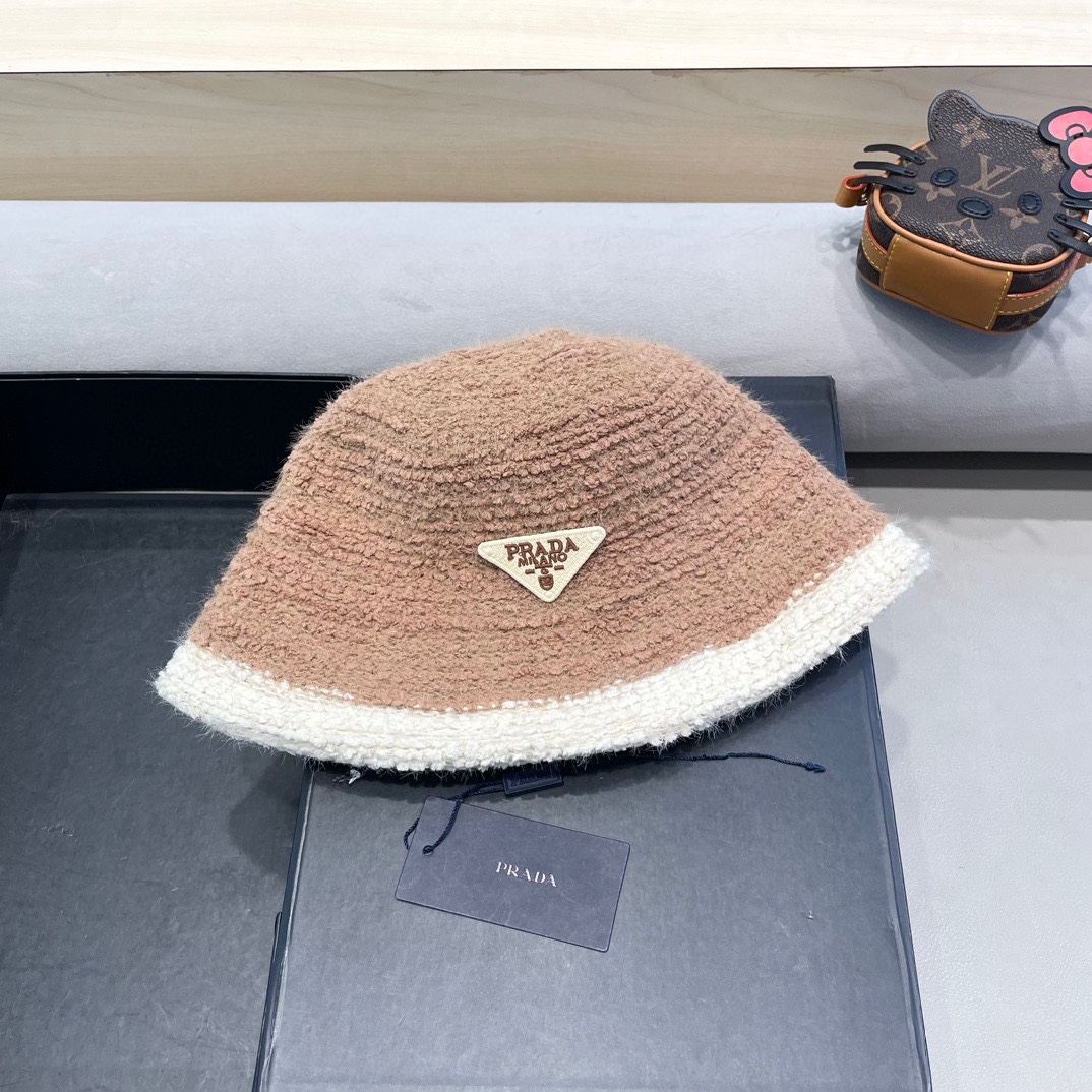 Prada’s Stylish Lamb Fish Hat: Perfect for Fall and Winter Fashion - 图片 1