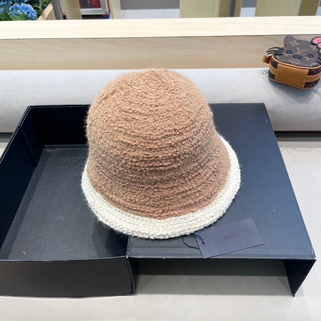 Prada’s Stylish Lamb Fish Hat: Perfect for Fall and Winter Fashion - 图片 4