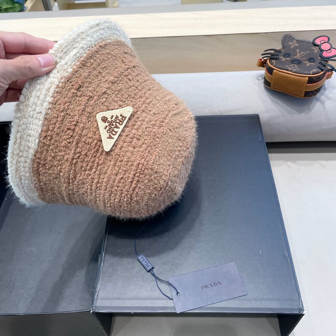 Prada’s Stylish Lamb Fish Hat: Perfect for Fall and Winter Fashion - 图片 7
