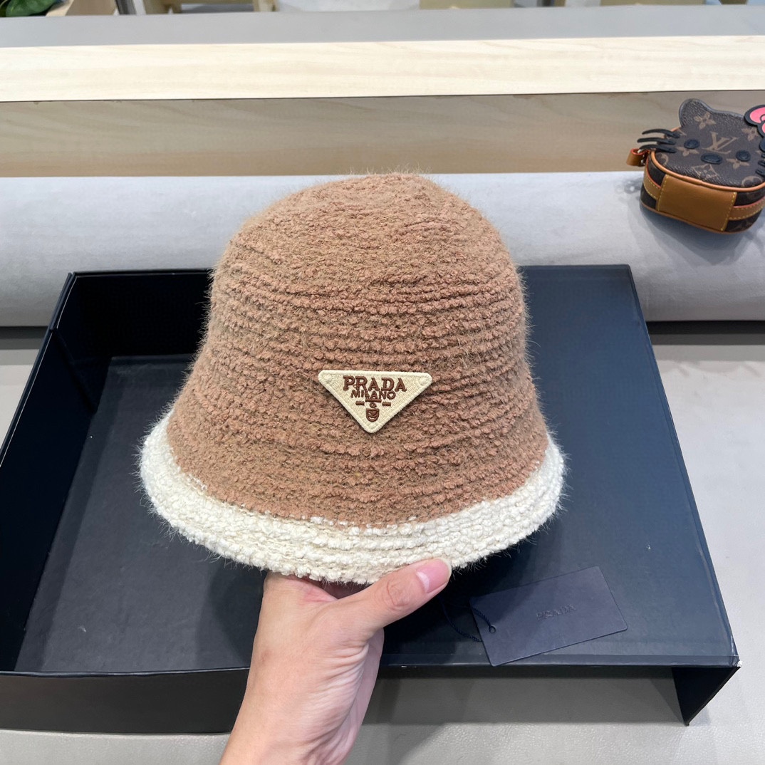 Prada’s Stylish Lamb Fish Hat: Perfect for Fall and Winter Fashion - 图片 8