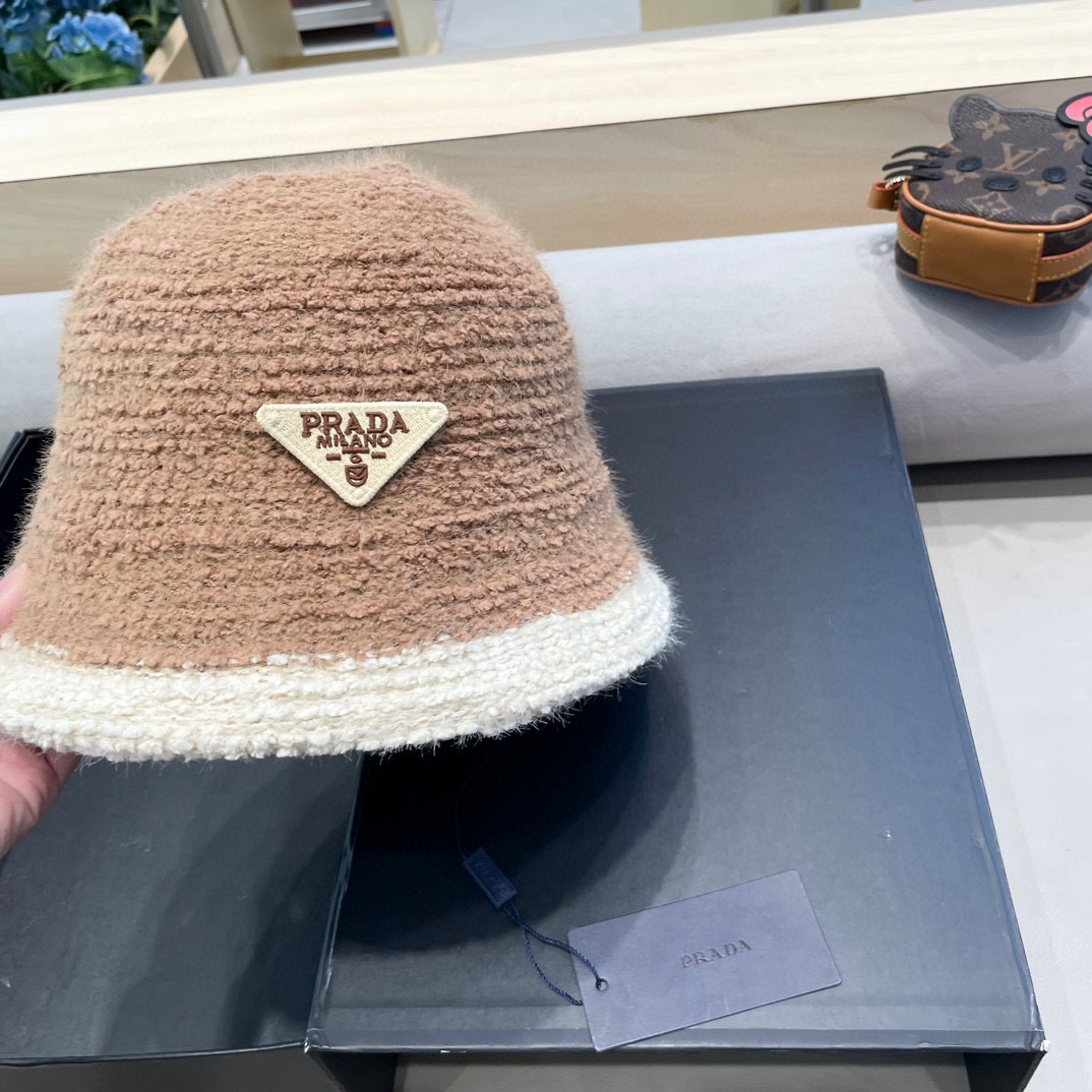 Prada’s Stylish Lamb Fish Hat: Perfect for Fall and Winter Fashion - 图片 5
