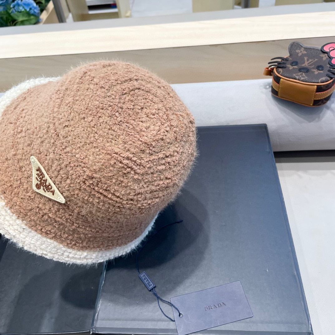 Prada’s Stylish Lamb Fish Hat: Perfect for Fall and Winter Fashion - 图片 6